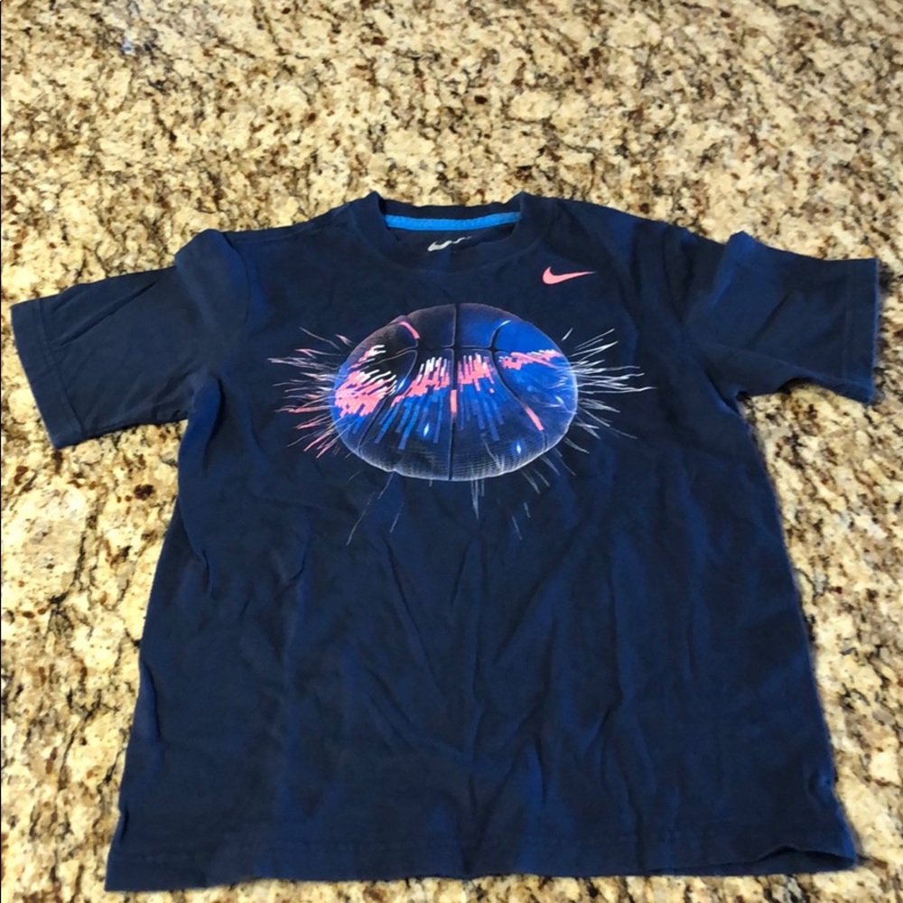 Nike t-shirt size Small